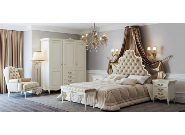 Кровать с мягким изголовьем 180*200
