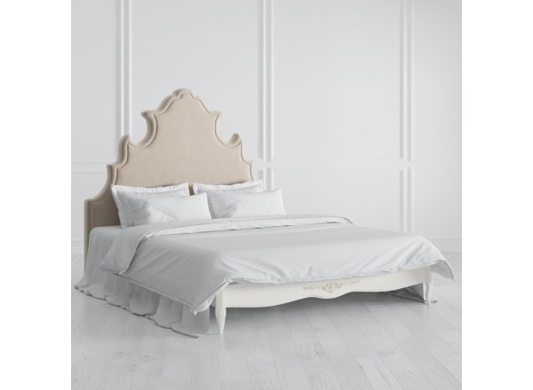 Кровать с мягким изголовьем 180*200