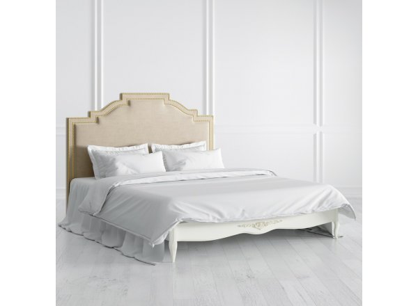 Кровать с мягким изголовьем 180*200