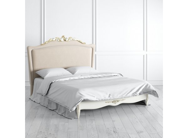 Кровать с мягким изголовьем 180*200